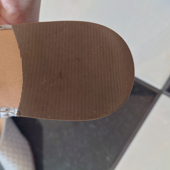 Clarks Elegant Woven Slip-On Mules - Picture 4 of 5